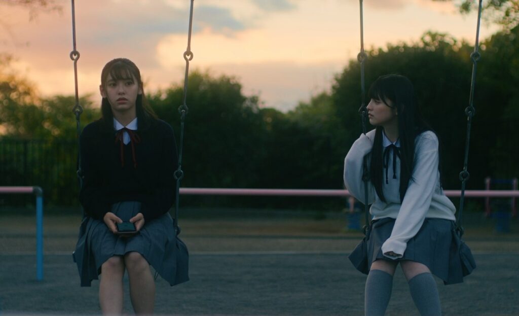 ショートフィルム：美食家あさちゃん　ブランコに乗るふたり